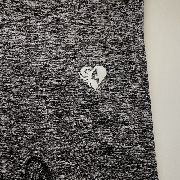 NEW Women’s Best Seamless Grey Marled Leggings! ✨ - Picture 2 of 7